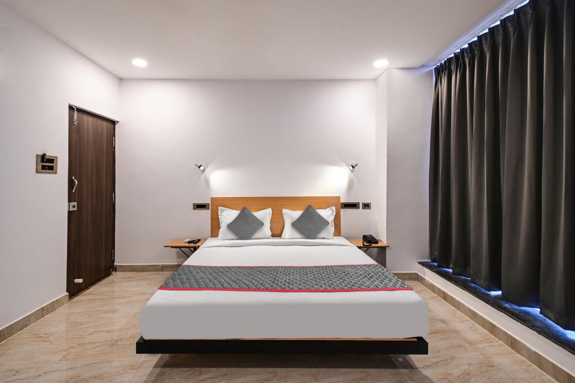 Super Townhouse De Alphabet Karmanghat Hyderabad Exteriör bild