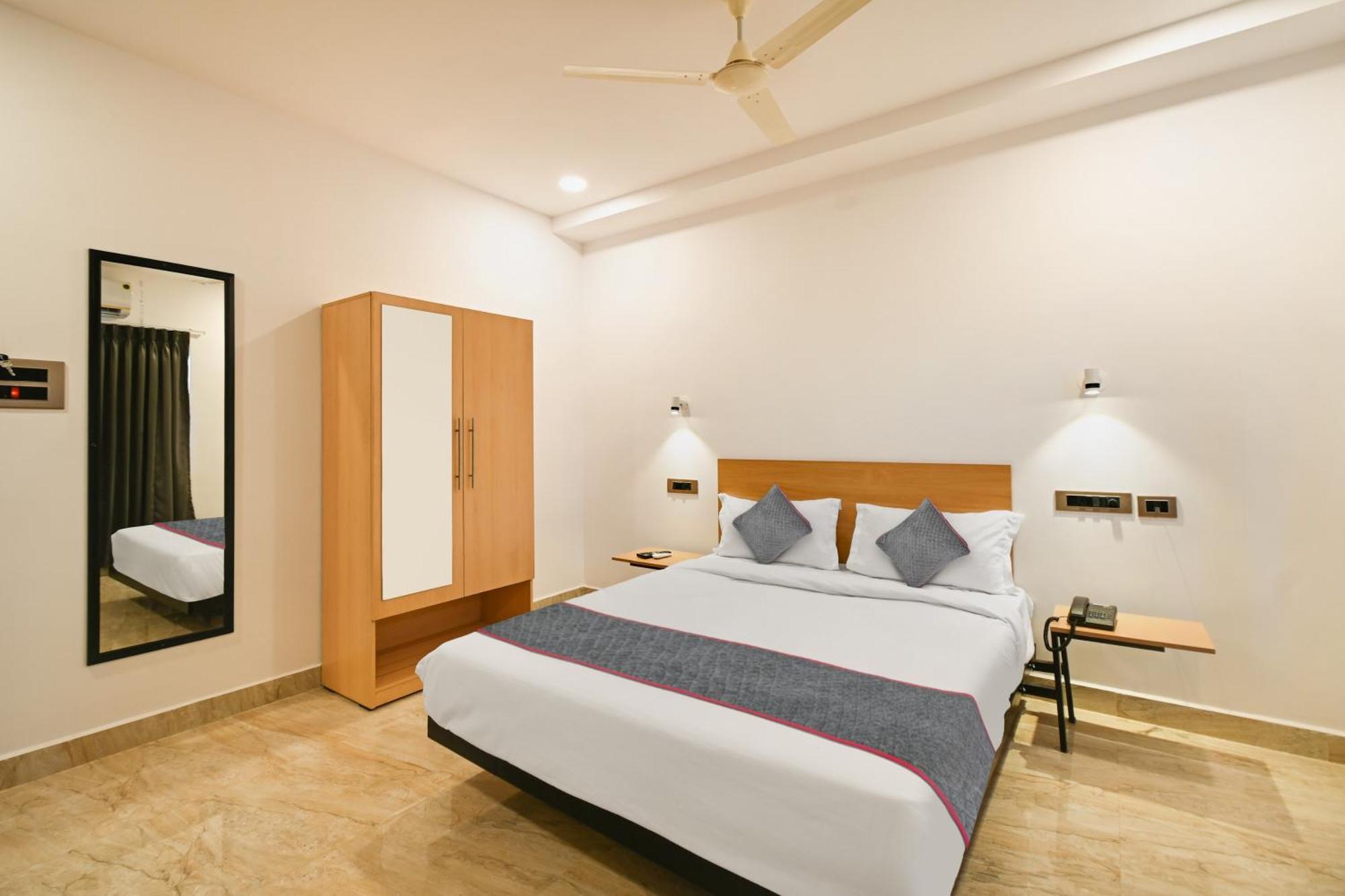 Super Townhouse De Alphabet Karmanghat Hyderabad Exteriör bild