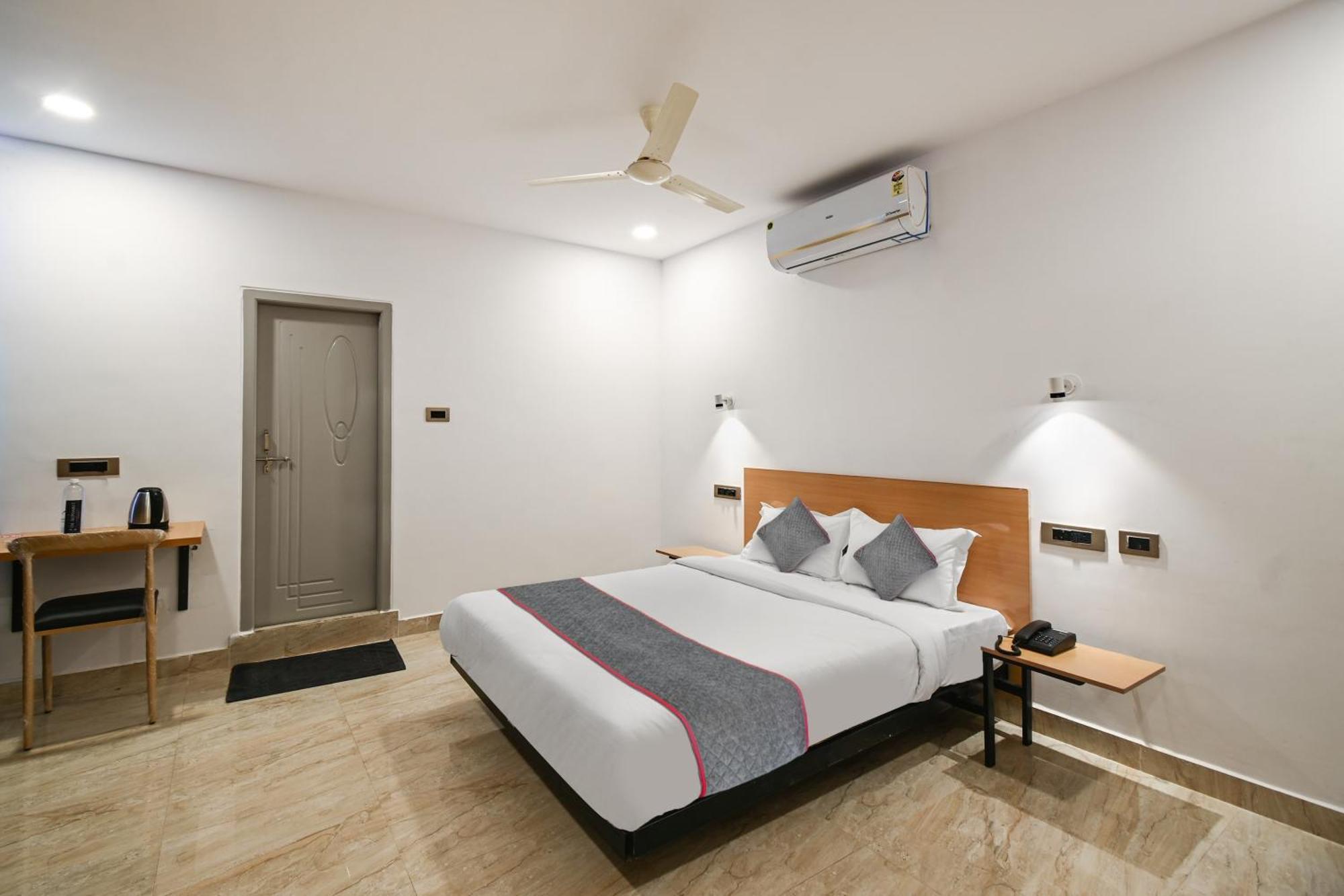 Super Townhouse De Alphabet Karmanghat Hyderabad Exteriör bild